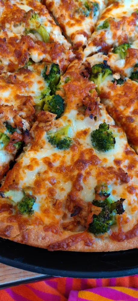 Chicken and Broccoli Pizza